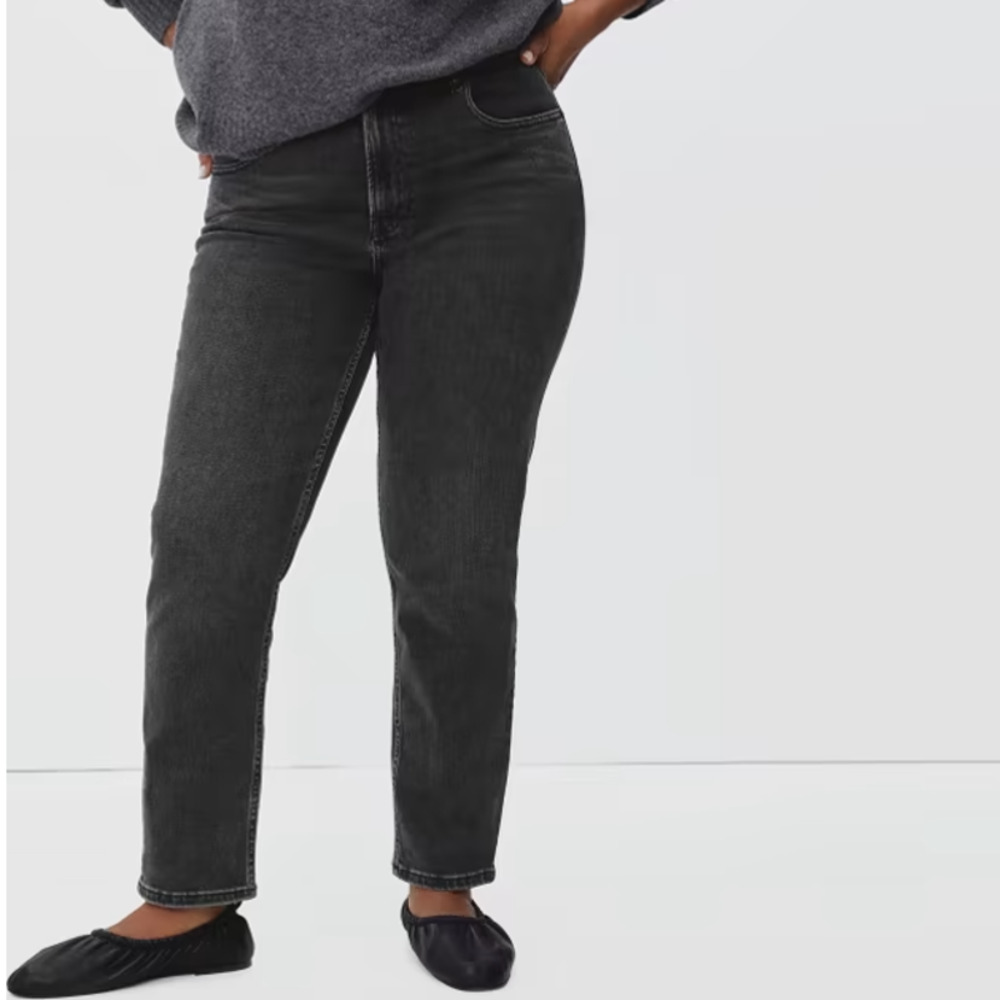 Everlane Straight Leg Jeans in Washed Black
